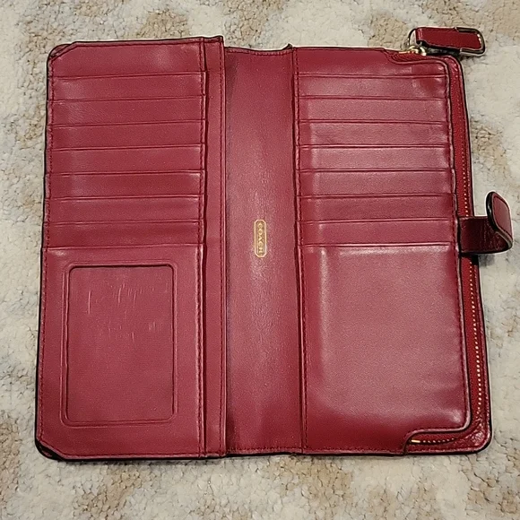 Large Coach wallet, red color - Picture 2 of 4